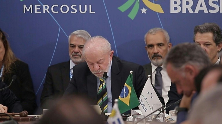 Lula et Milei aux antipodes face au risque de conflit au Venezuela