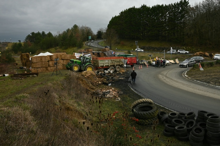 Colère agricole: des barrages levés, mais pour mieux revenir en janvier
