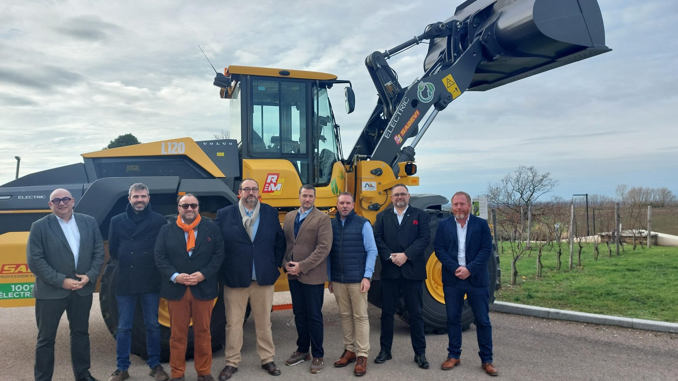 Le Groupe Roger Martin réceptionne la première chargeuse Volvo L120 Electric en France