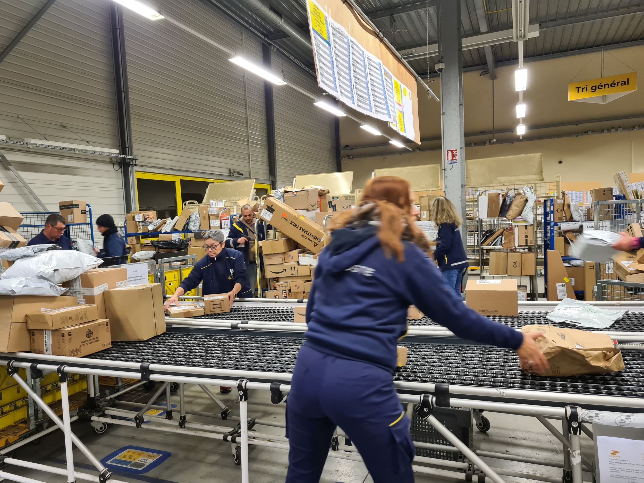 Les postiers de la plateforme courrier de Nancy Couronne de Bouxières-aux-Dames sur le feu