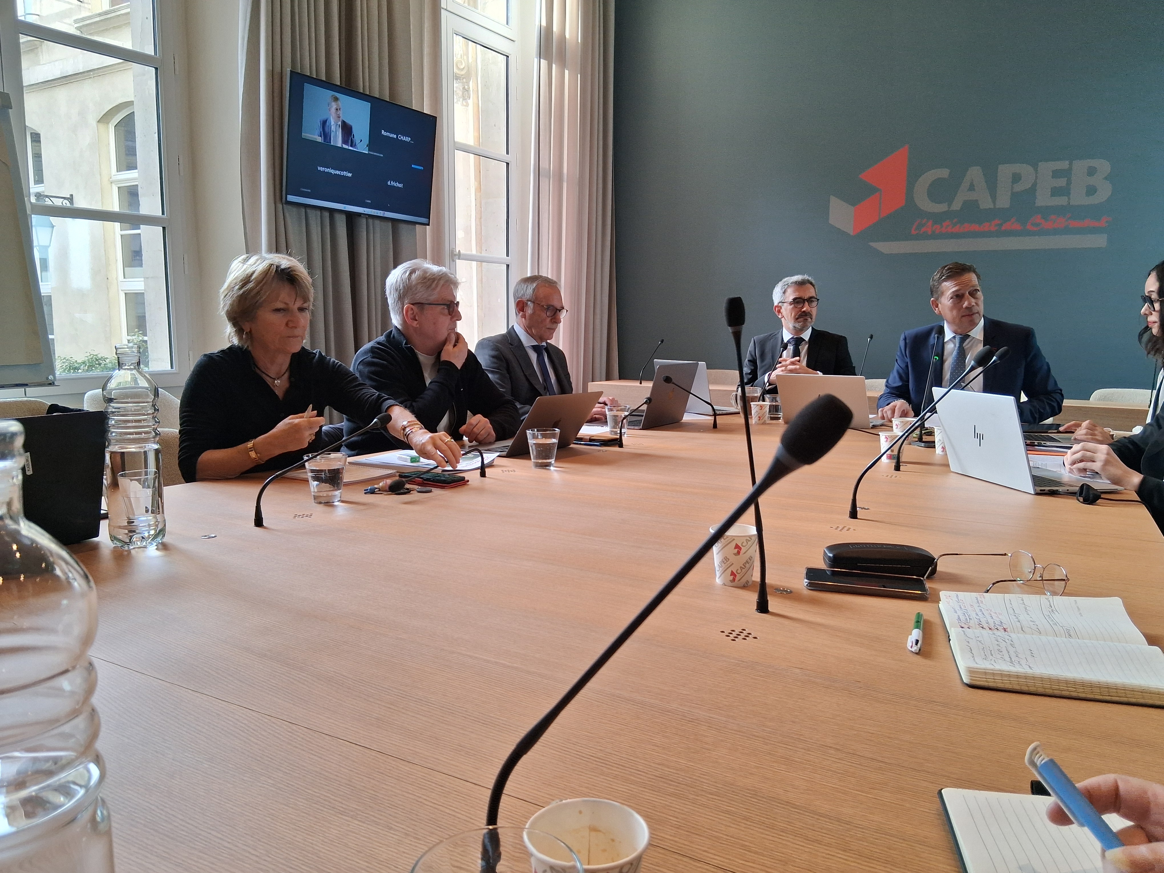 Les artisans du bâtiment voient l'avenir en gris