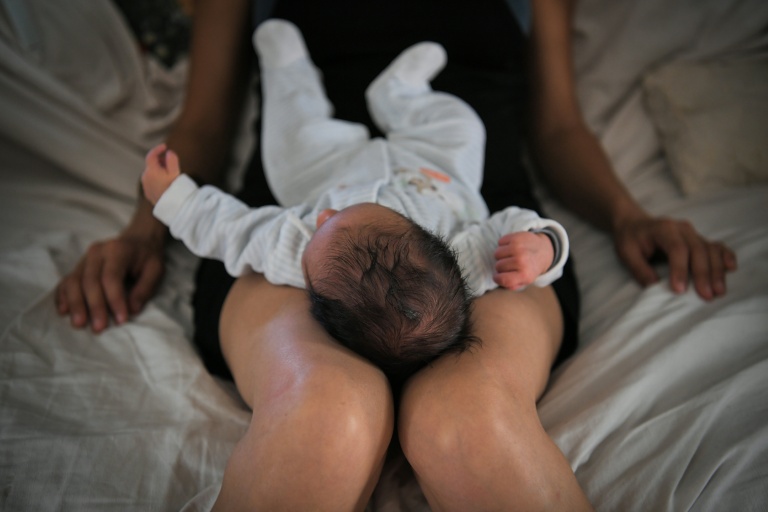 Naissances, décès: l'Insee dévoile mardi les chiffres 2025 sur la population française