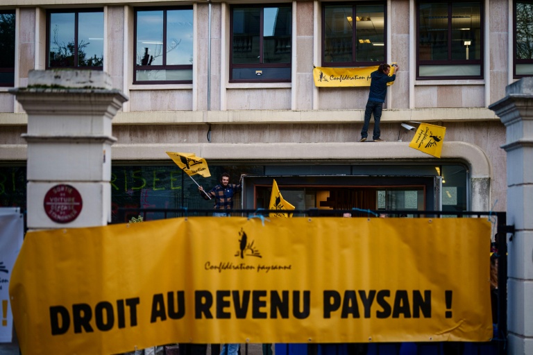 Action coup de poing de la Confédération paysanne à Paris, 50 gardes à vue