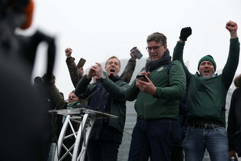 Mercosur: hourras et émotion des agriculteurs devant le Parlement européen