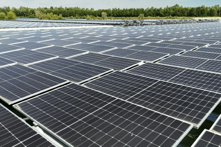 L'électricité éolienne et solaire prend le pas sur les fossiles dans l'UE