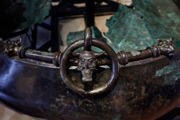 Onze ans après les fouilles, le trésor de Lavau se dévoile au public