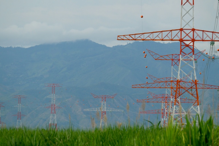 Les tensions commerciales entre Colombie et Equateur montent d'un cran, menaces sur l'énergie