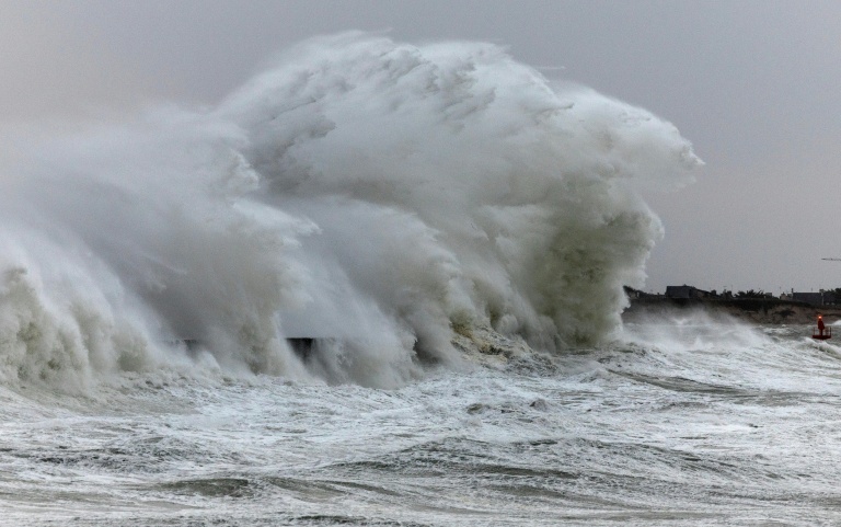 Dépression Ingrid: la Bretagne en vigilance, lente décrue attendue
