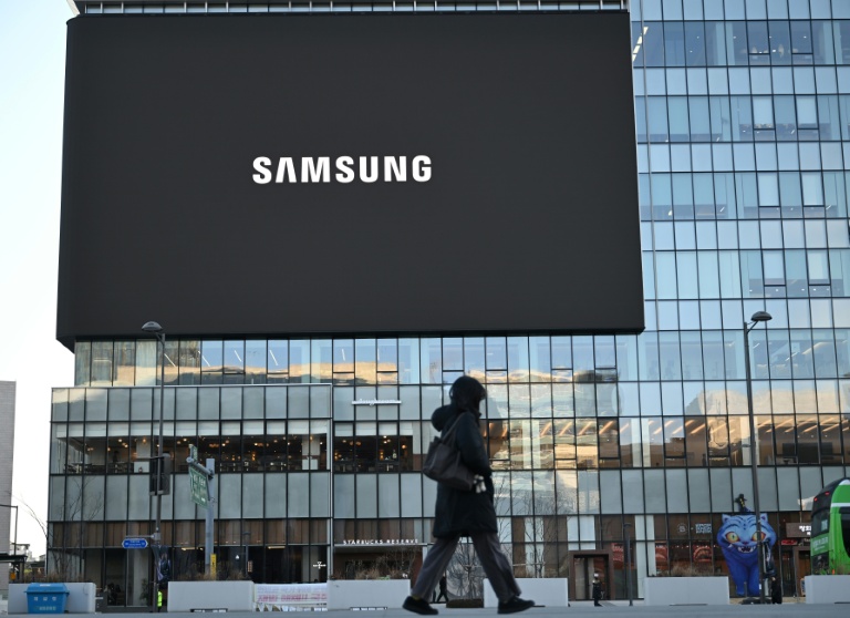 Le bénéfice net de Samsung bondit d'un tiers en 2025, tiré par l'IA