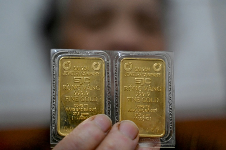 La flambée du prix de l'or, entre fortune et fardeau au Vietnam