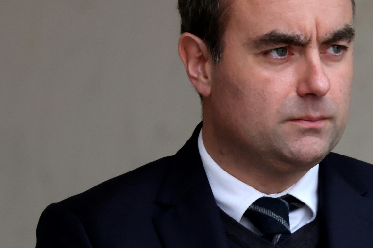 Budget: Lecornu dégaine un ultime 49.3, l'épilogue approche