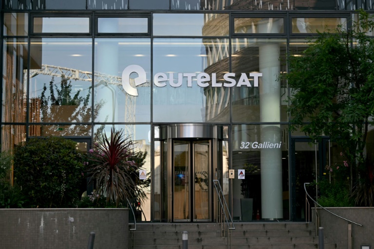 Eutelsat: l'Etat bloque une vente d'actifs à un fonds suédois et défend une activité 