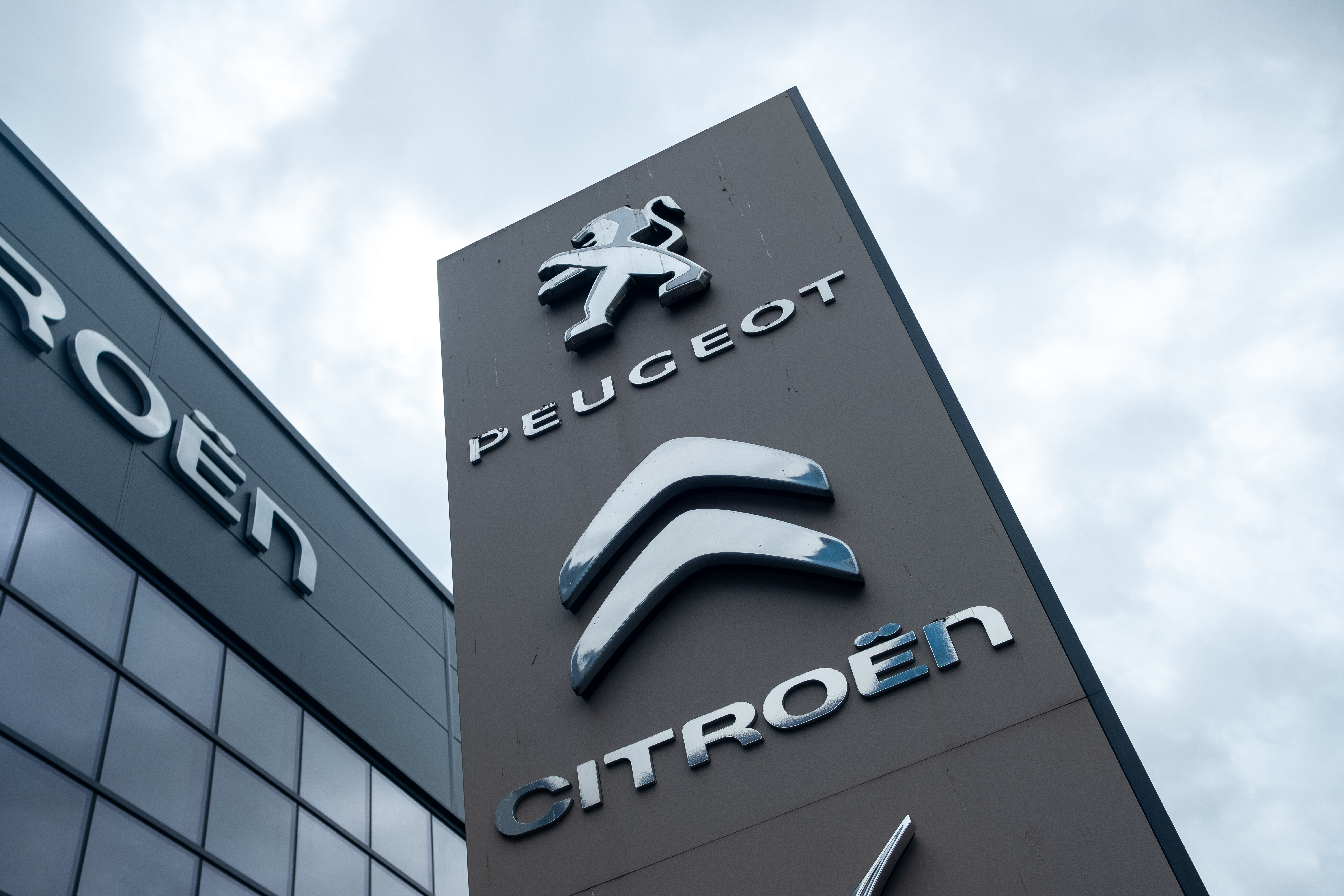 Saône-et-Loire : les concessions Peugeot et Citroën réunies sous l’enseigne Nomblot 1912