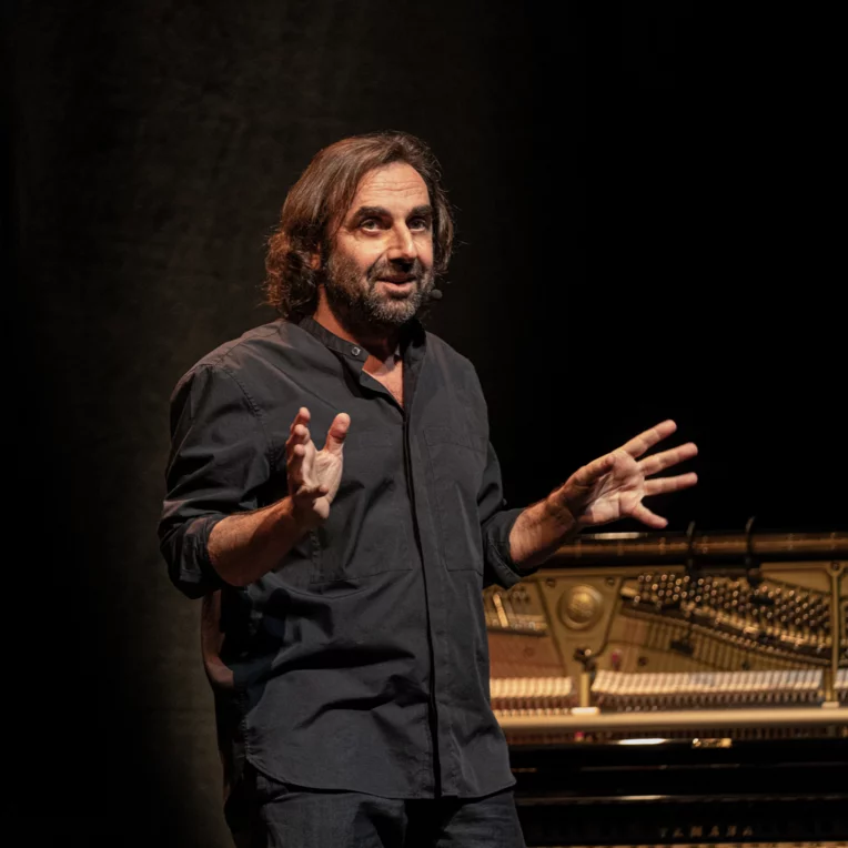 André Manoukian, seul en scène à Villers-Cotterêts le 14 février