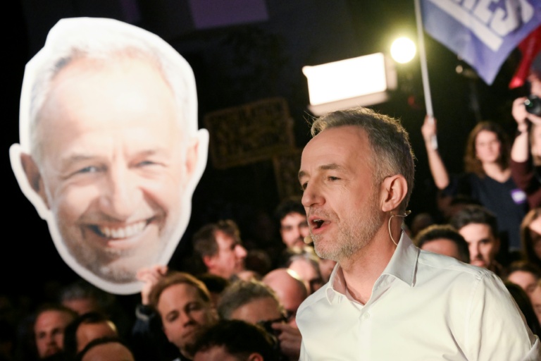 Municipales/Paris: Grégoire creuse l'écart, Dati stagne, Knafo en mesure de se qualifier, selon un sondage