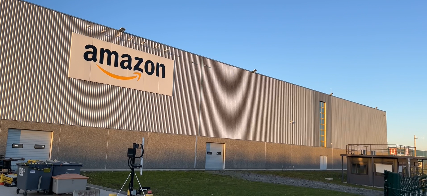 Amazon : Découvrez les coulisses de l'une des plus grandes plateformes logistiques de France