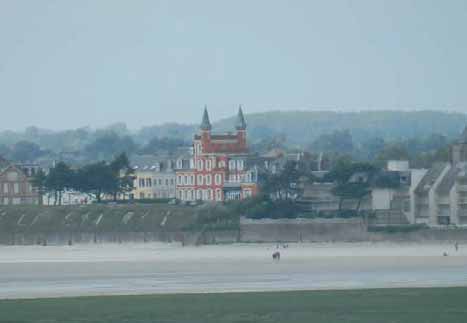 La crise et la pluie plombent l’été