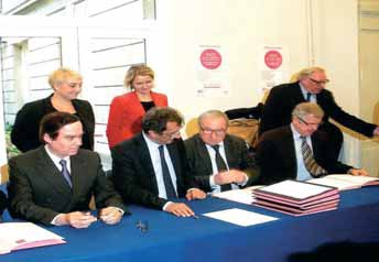 Signature des premiers contrats d’avenir à Amiens