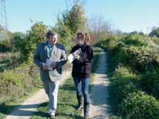 Un guide qui défend les chemins ruraux