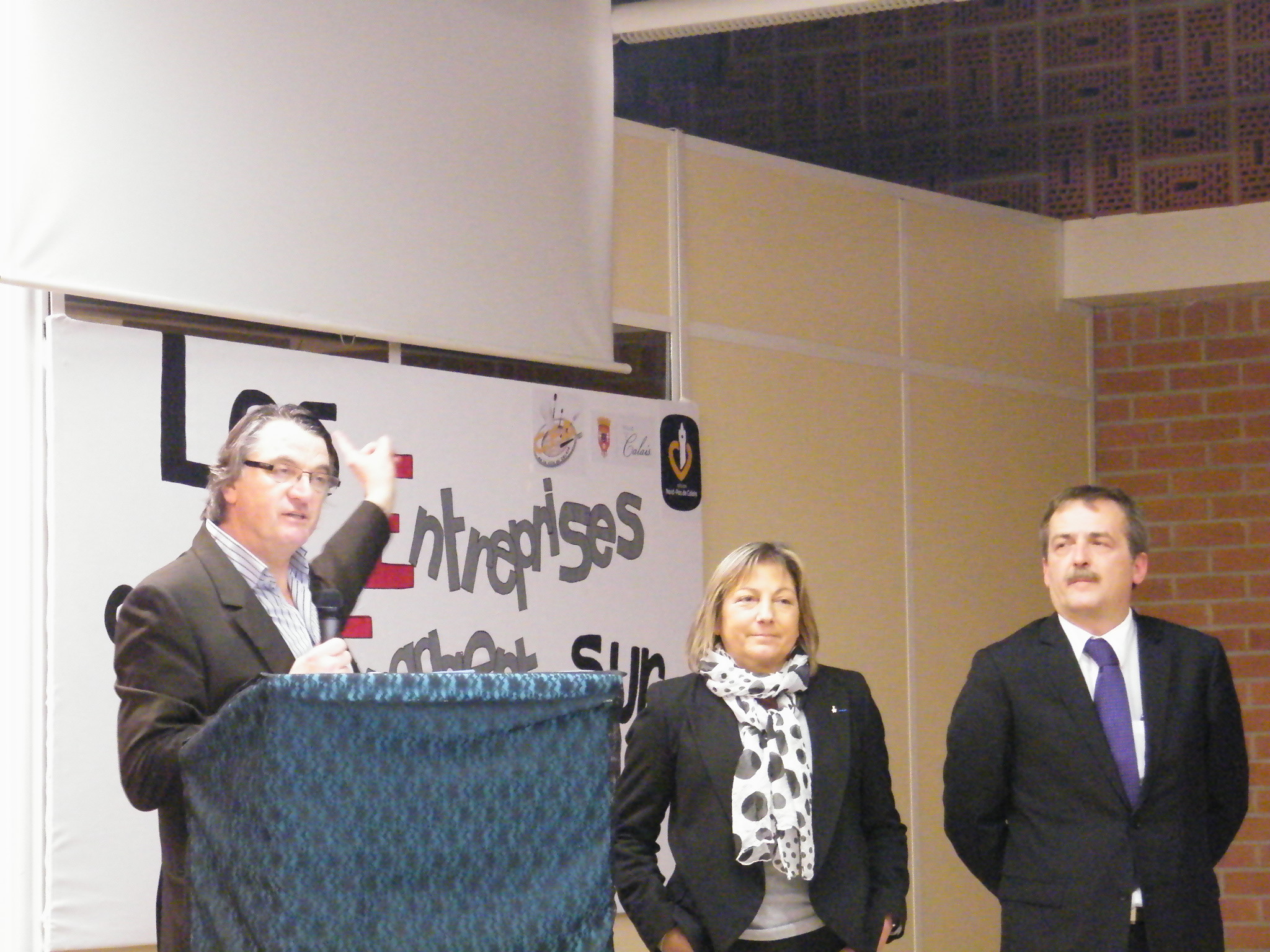 La formation fait bouger la dentelle