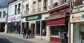 Le pavillon du commerce de détail est en berne