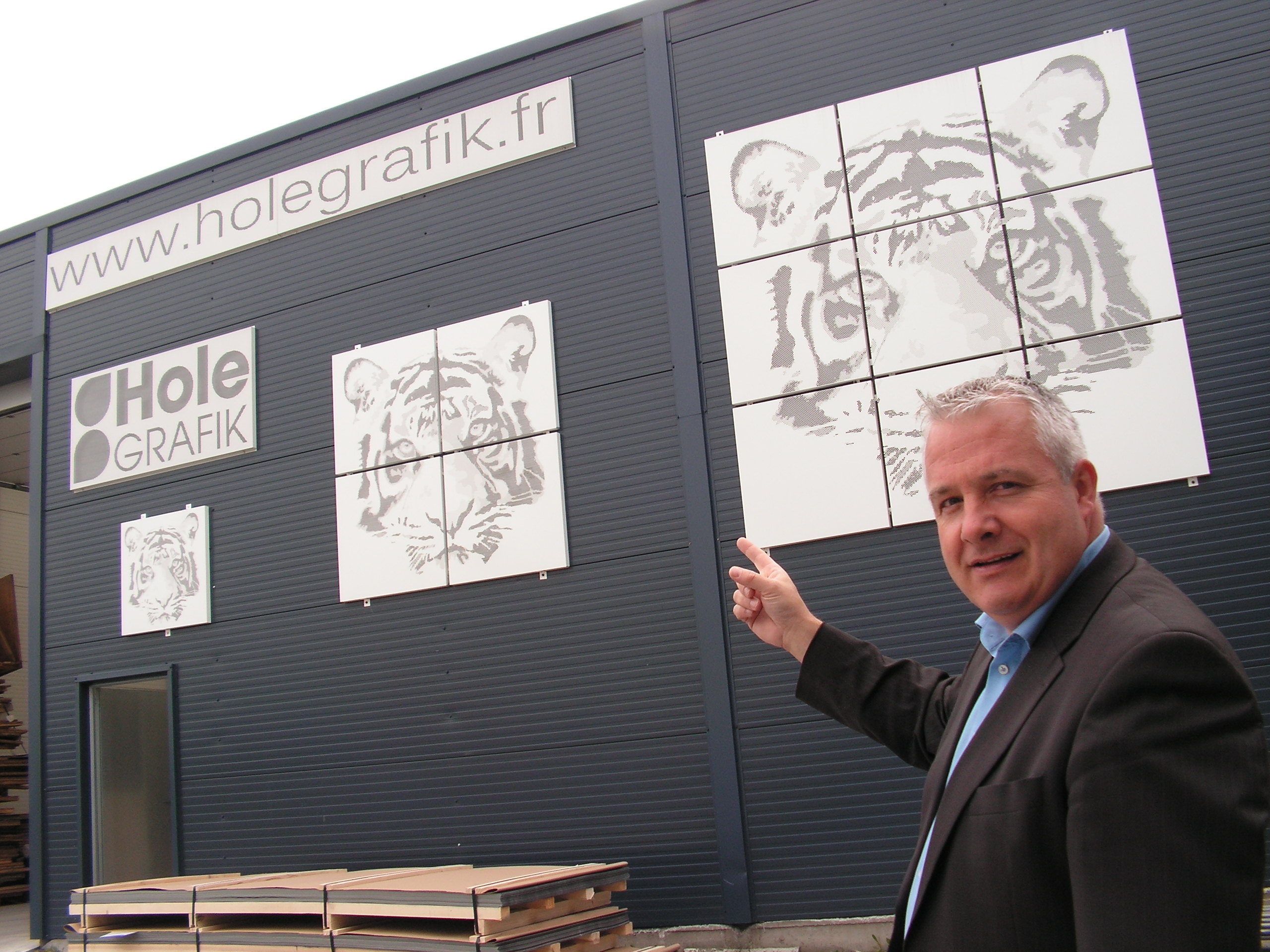 L’entreprise se met à la tôle décorative