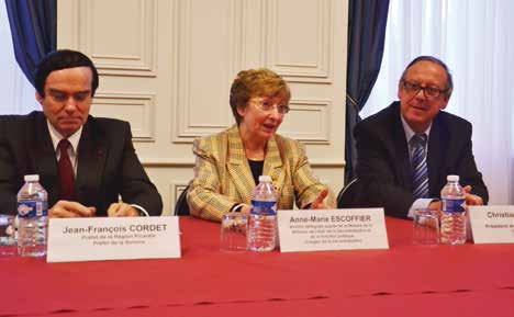 Anne-Marie Escoffier présente le pacte de confiance aux élus