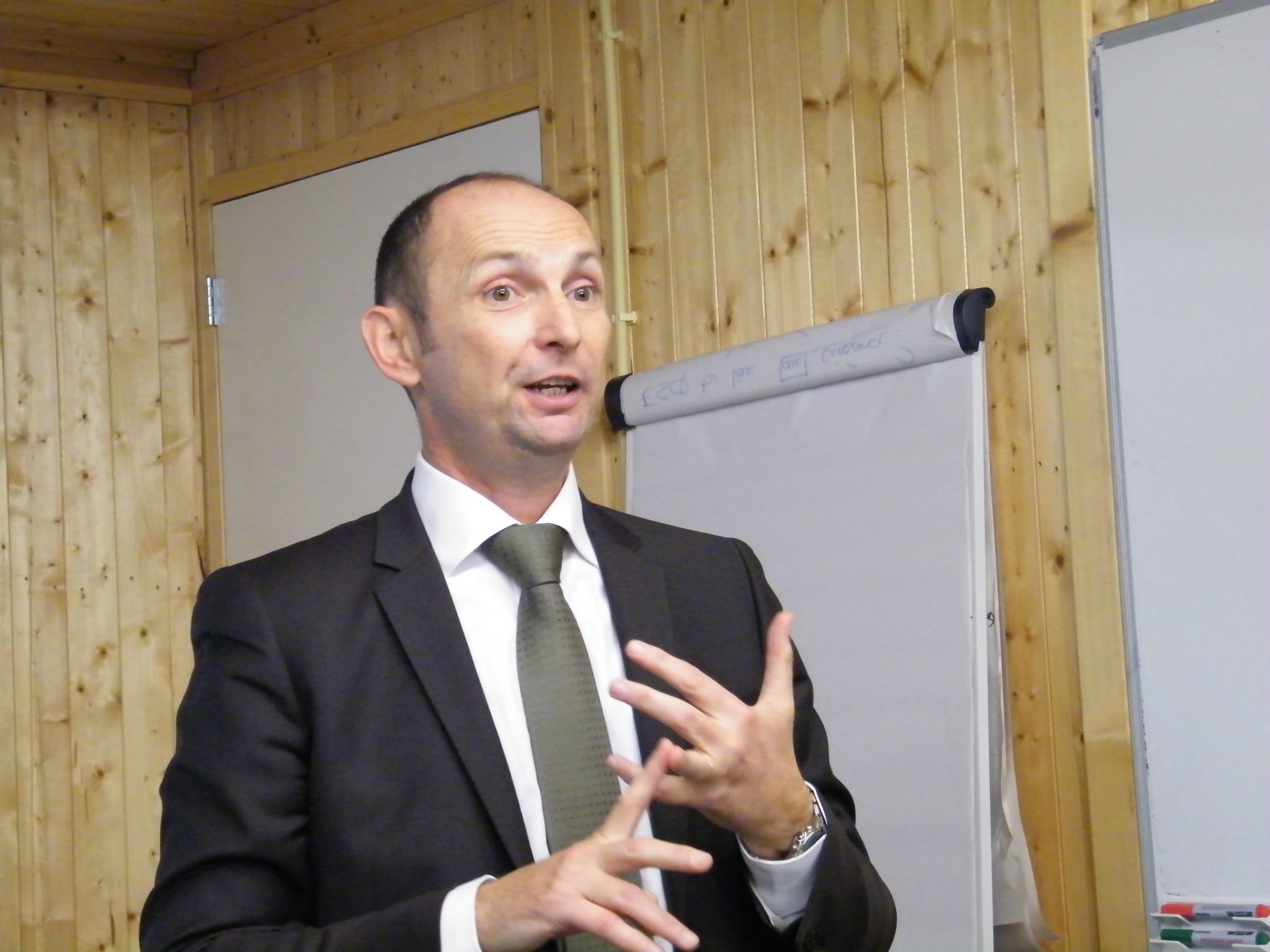 Des emplois répartis entre locaux et étrangers