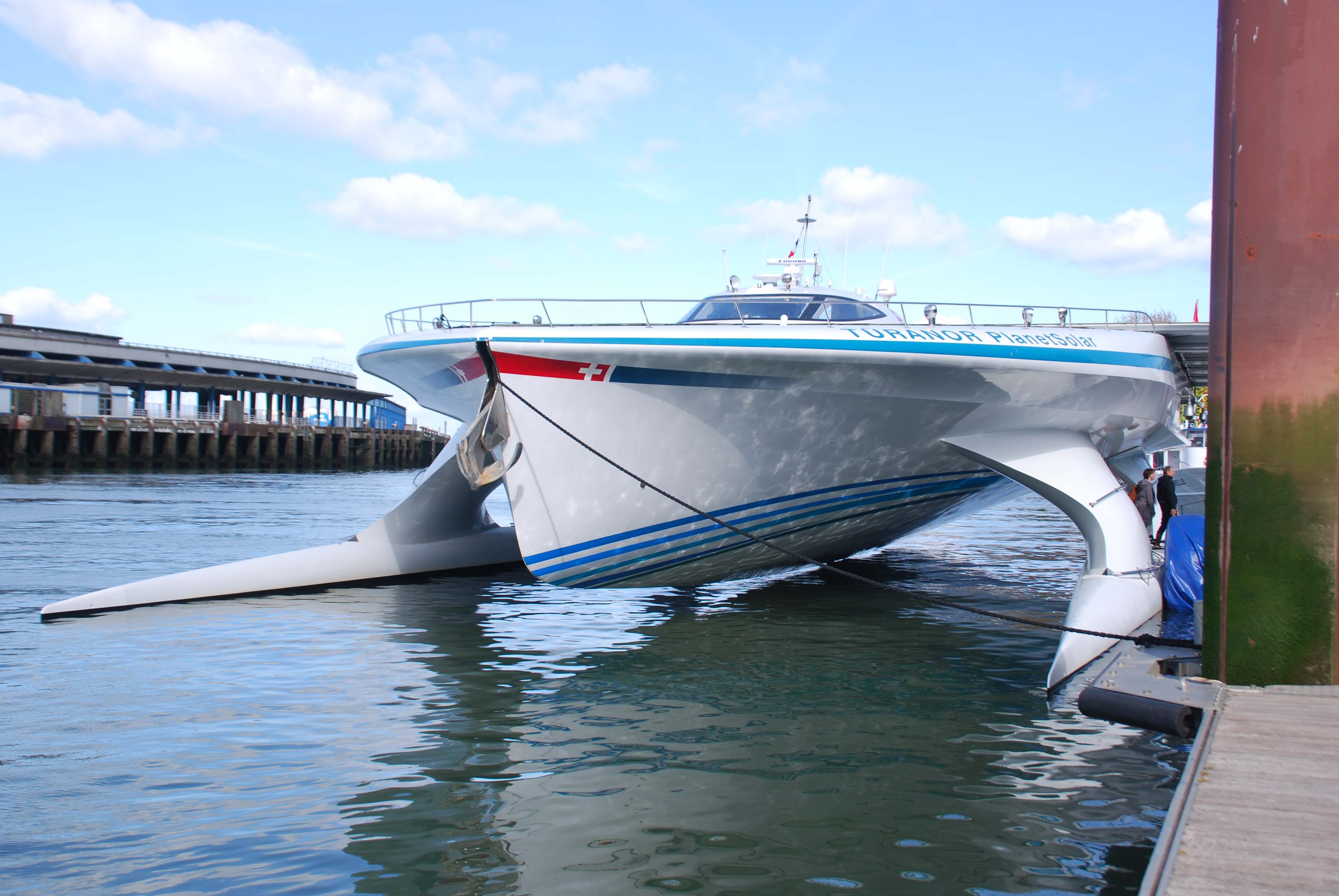 Le plus grand bateau solaire au monde en escale à Boulogne-sur-Mer
