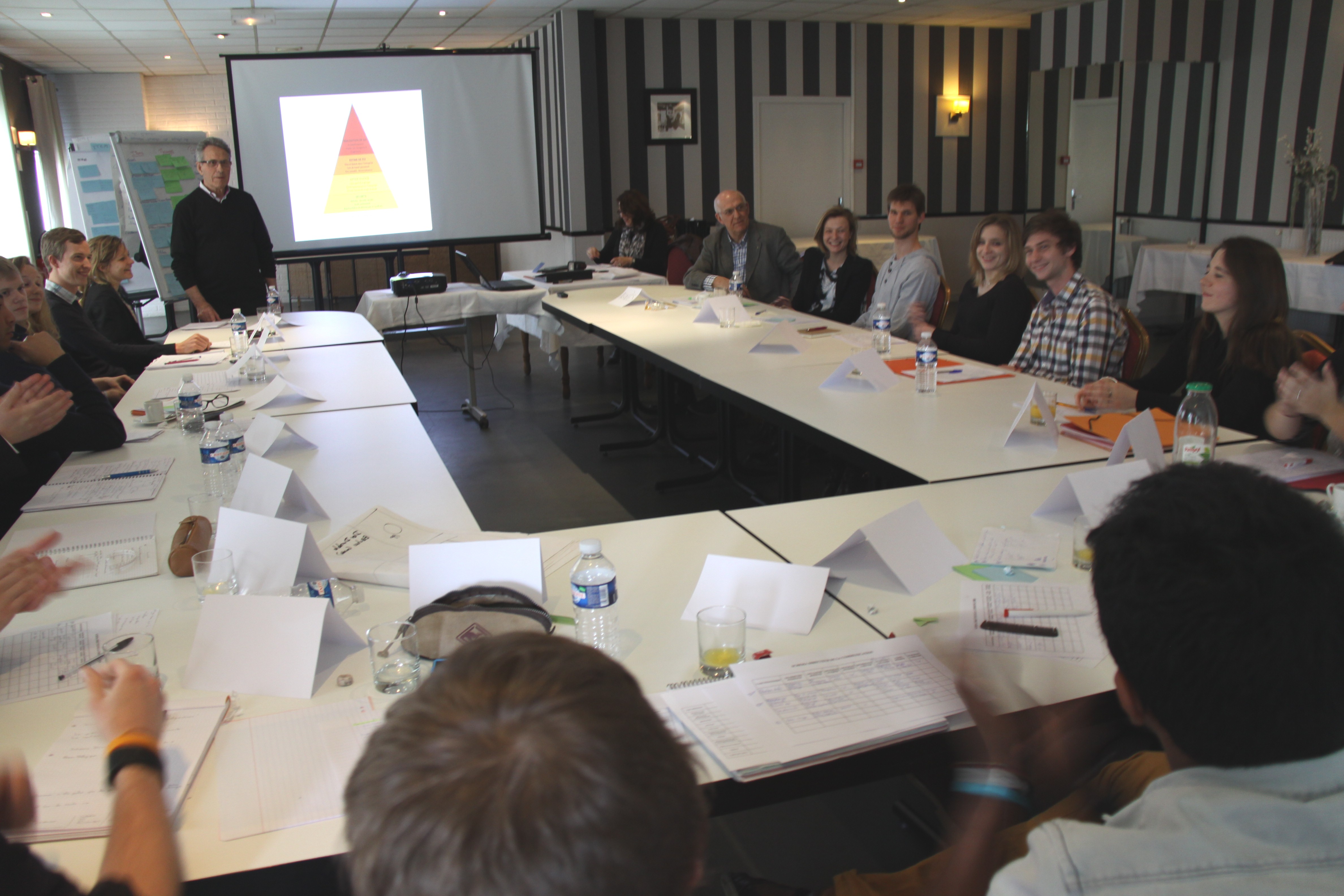 Un séminaire professionnel sur la communication et le management 