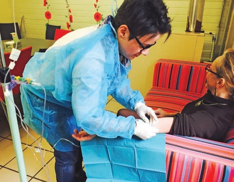 Soins service accompagne les patients à domicile