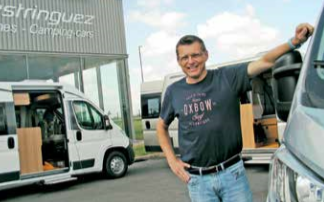 Une fête du véhicule de loisirs sur fond de transmission  