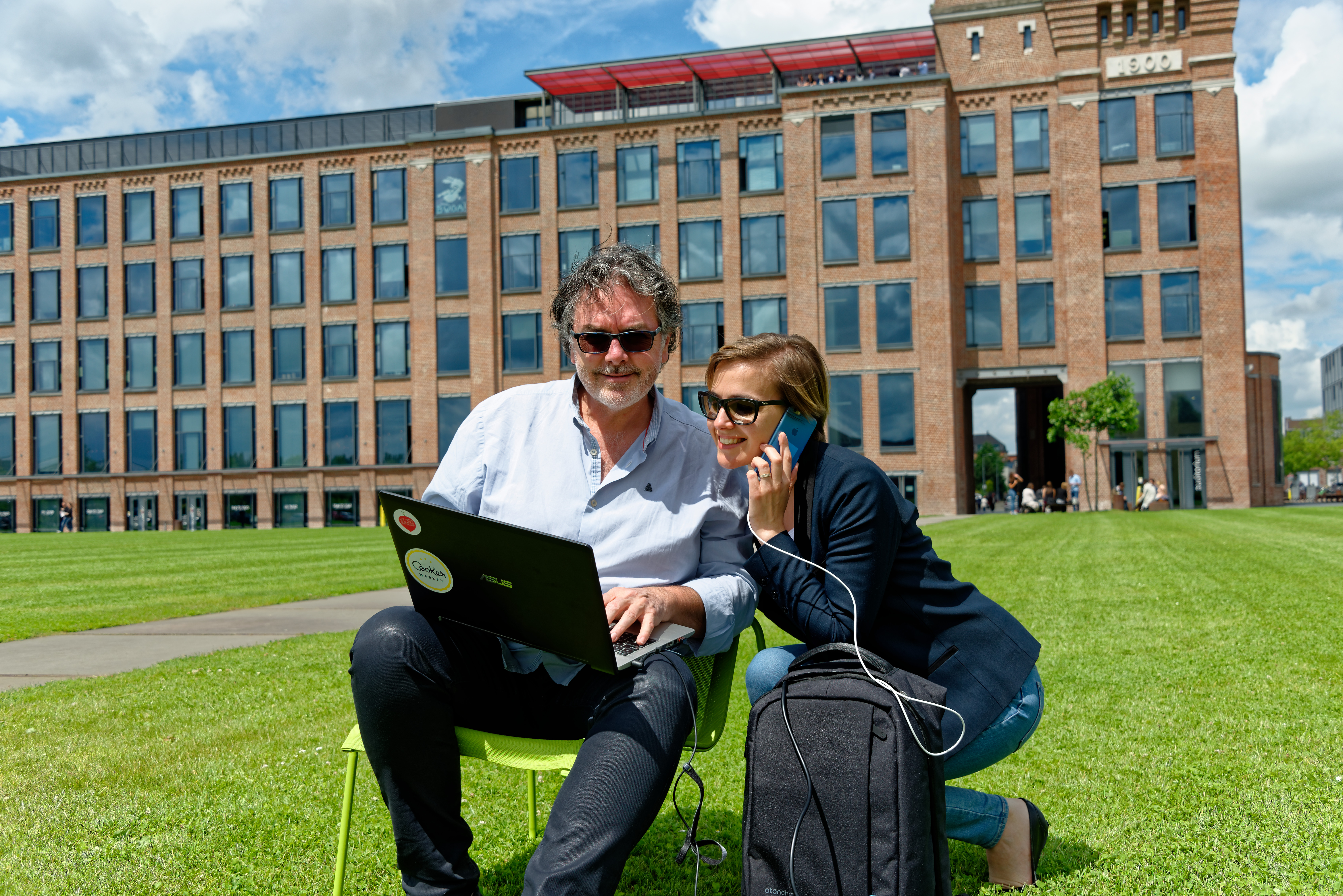 Otonohm lance le premier sac qui recharge ordinateurs et téléphones