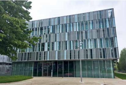 Corinne Prigent, directrice du Réseau Entreprendre en Picardie, avec les entrepreneurs venus pour témoigner de leurs expériences de création d'entreprise ESS.