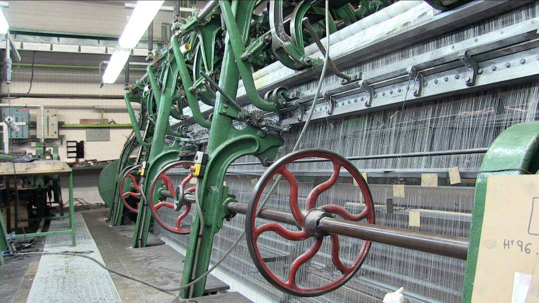 Qui pour maintenir le fil ?