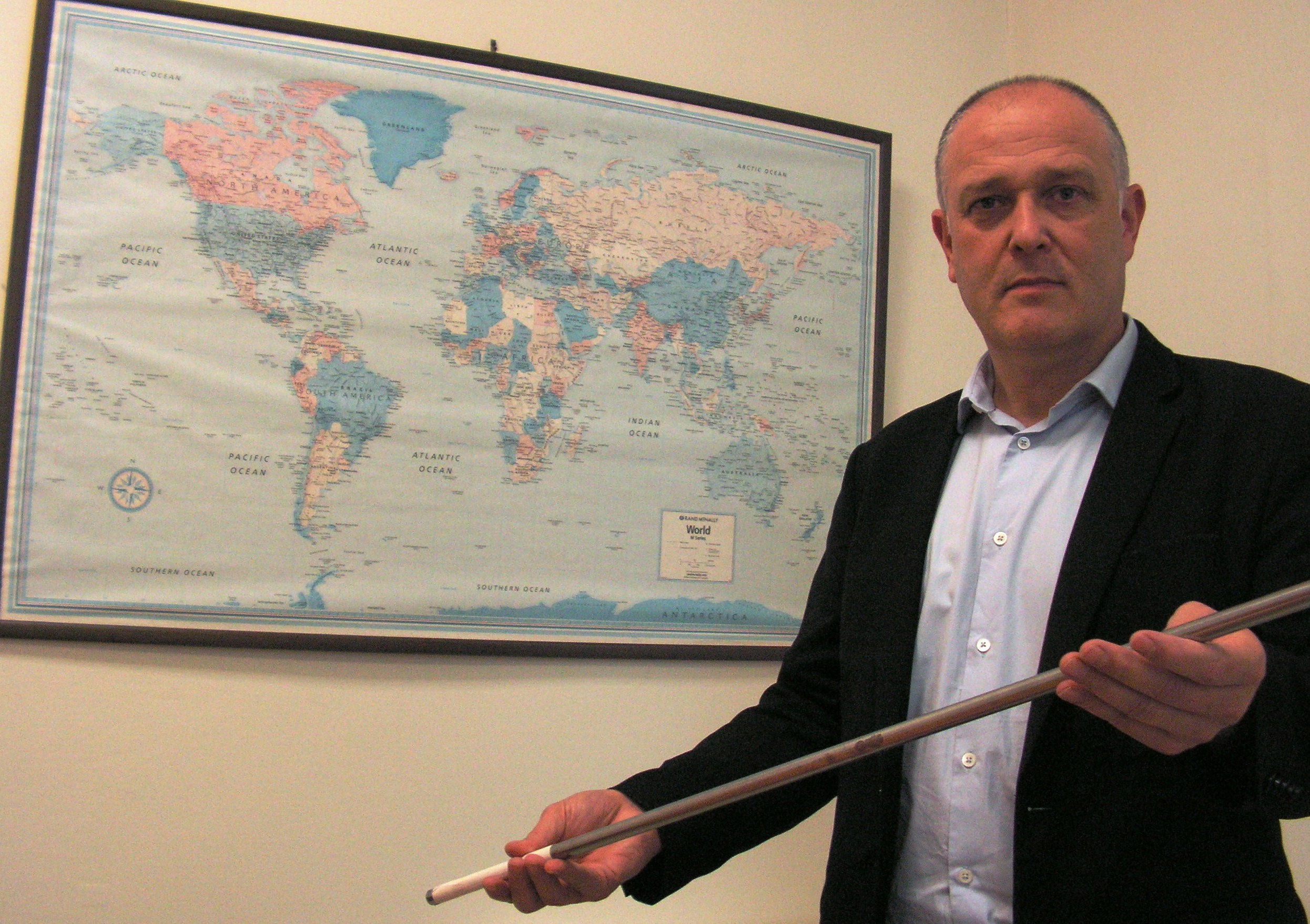 Son métier : les fils d’acier fourrés et les poudres