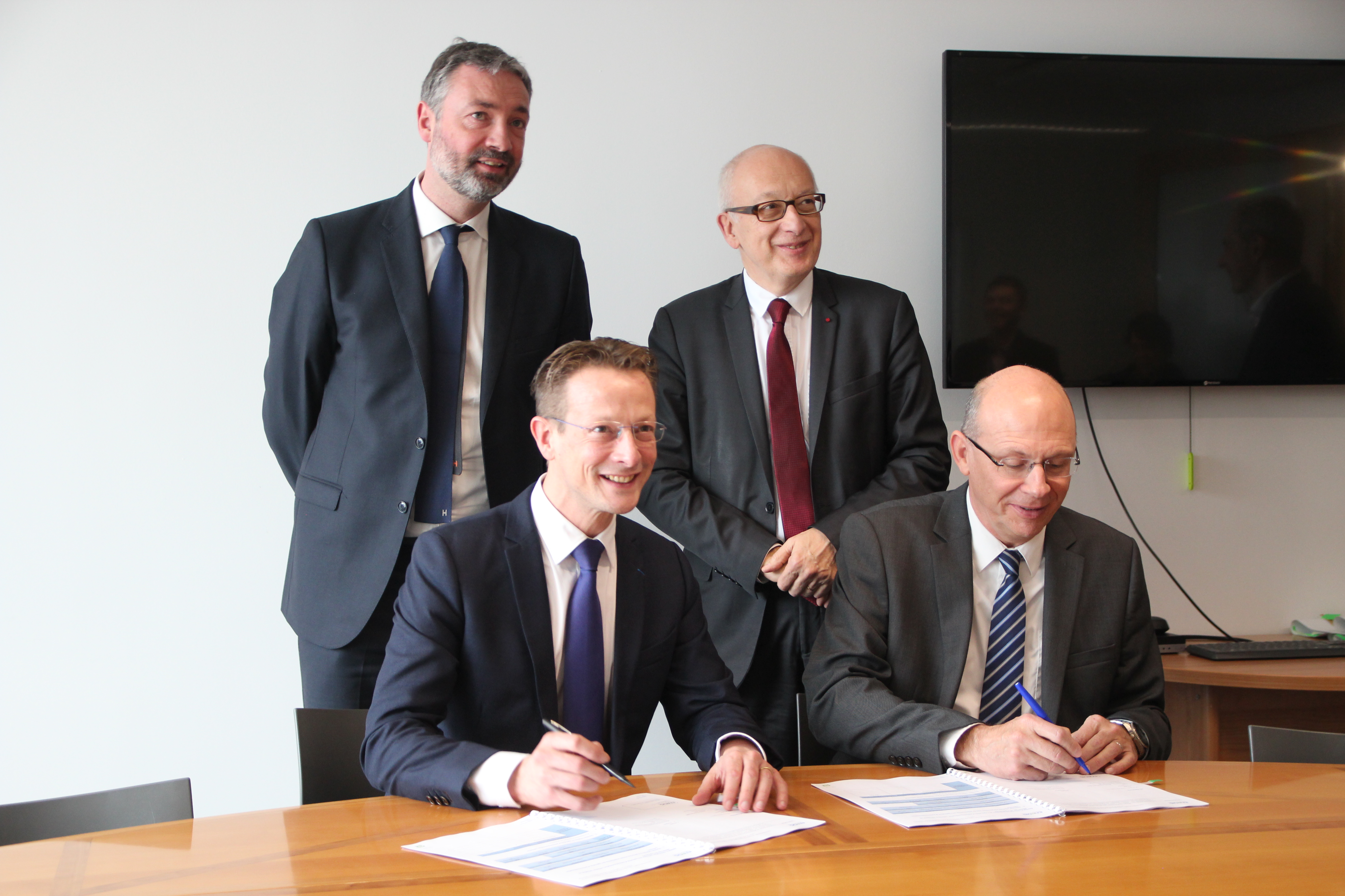 La ville de Malaunay signe le 1er contrat d’autoconsommation étendue