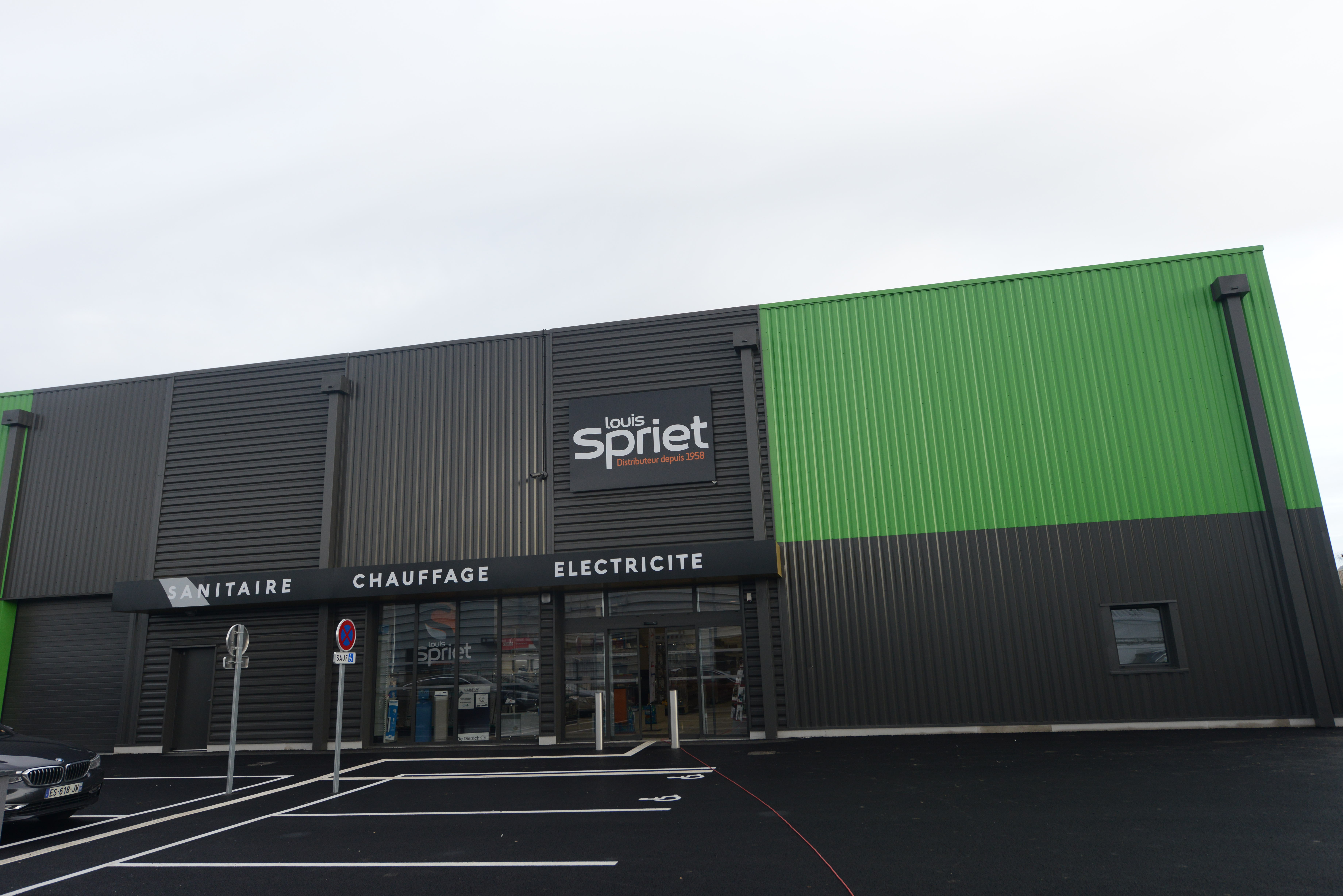 Deux nouveaux bâtiments et trois implantations