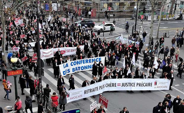 Retraites: La mobilisation des avocats ne faiblit pas