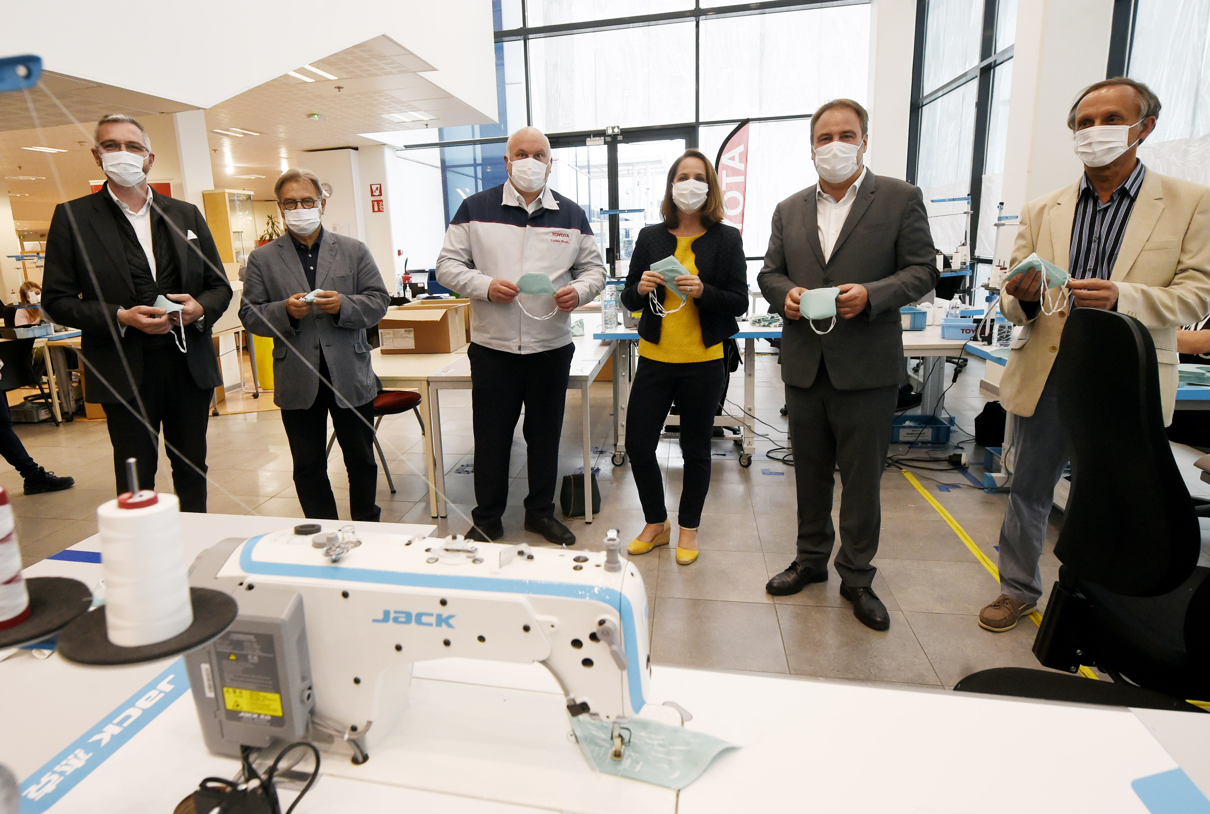 Toyota fait don de son atelier de fabrication de masques à l’association Ageval