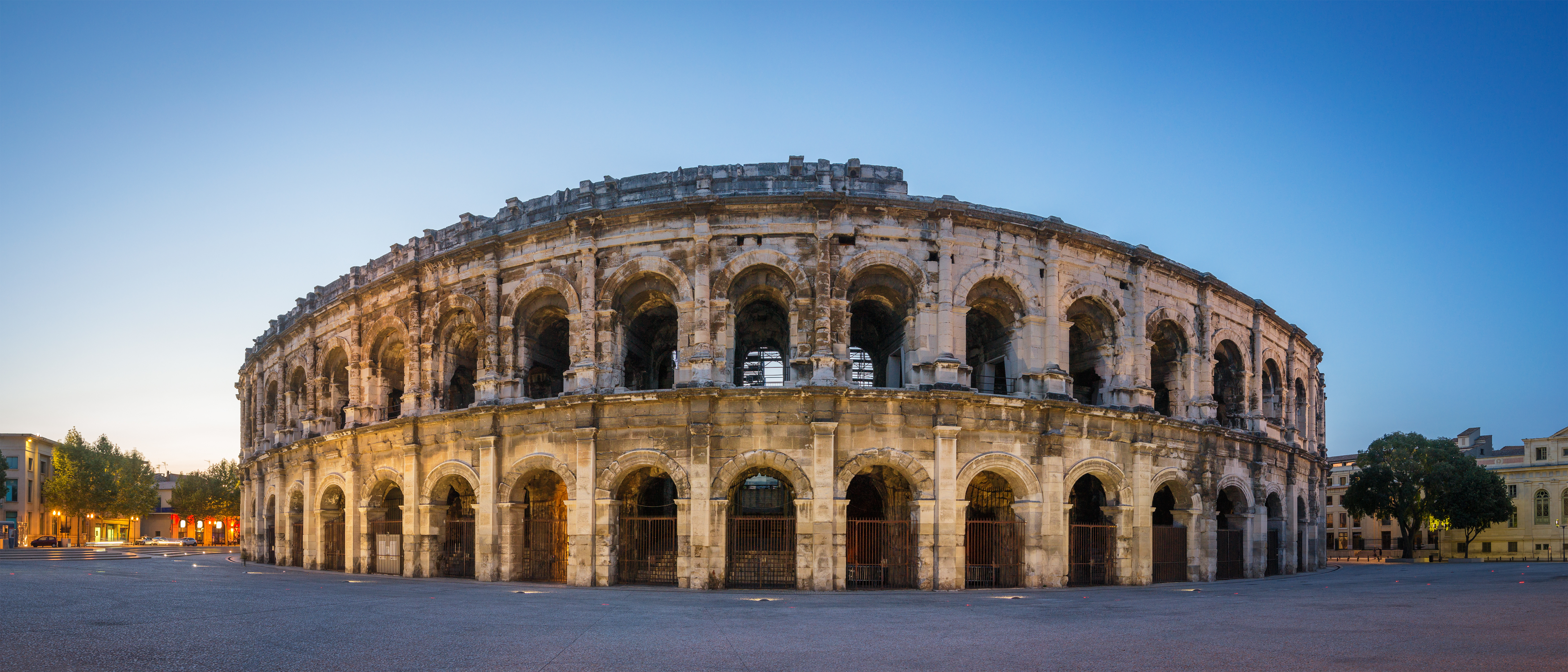 Du Pont-du-Gard aux arènes, Nîmes est la Rome française
