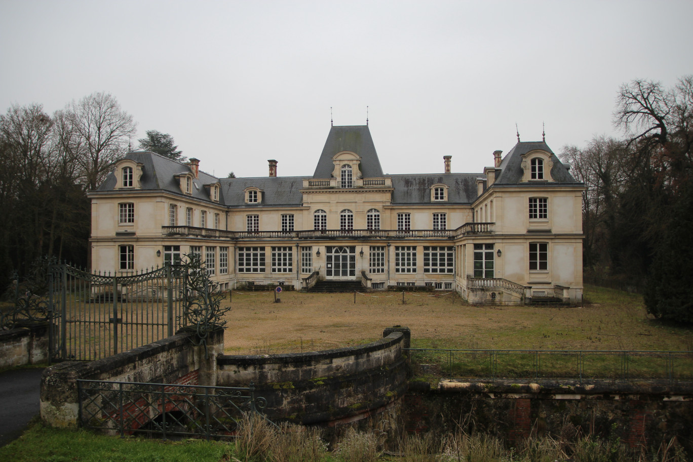 Le château, centre de formation dans le domaine du transport et de la logistique depuis plusieurs décennies, va connaître un nouvel essor. © Aletheia Press / Benoit Delabre)