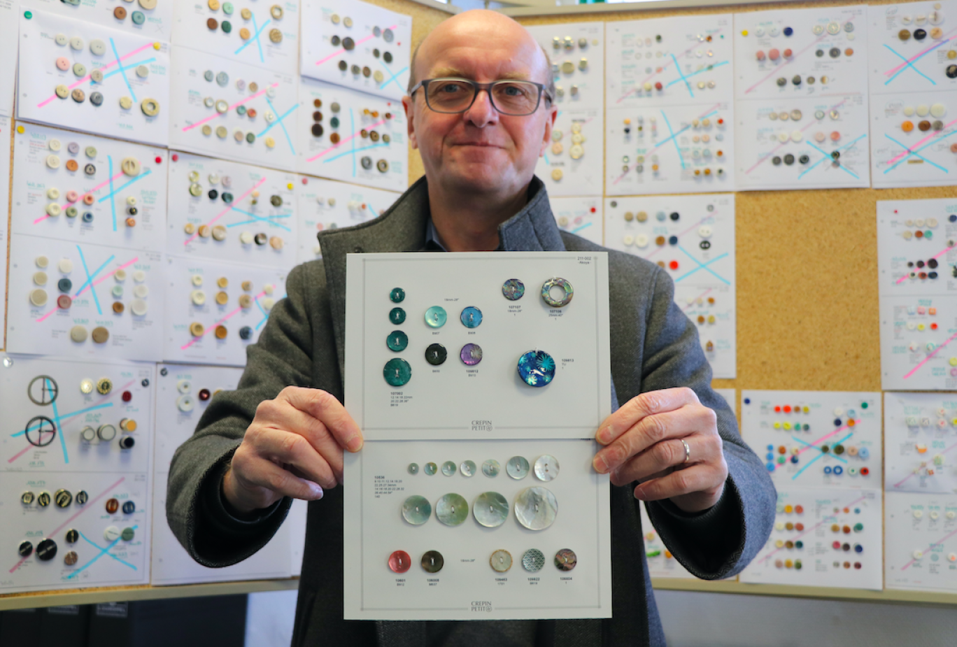 Dominique Ossart, gérant, peut se féliciter de séduire de nombreuses marques avec sa grande collection de boutons.