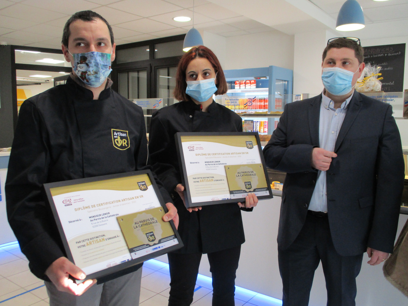 Les époux Lenoir ont reçu officiellement les plaques et panneaux leur reconnaissant le titre d’Artisan en’Or le 4 février dernier.