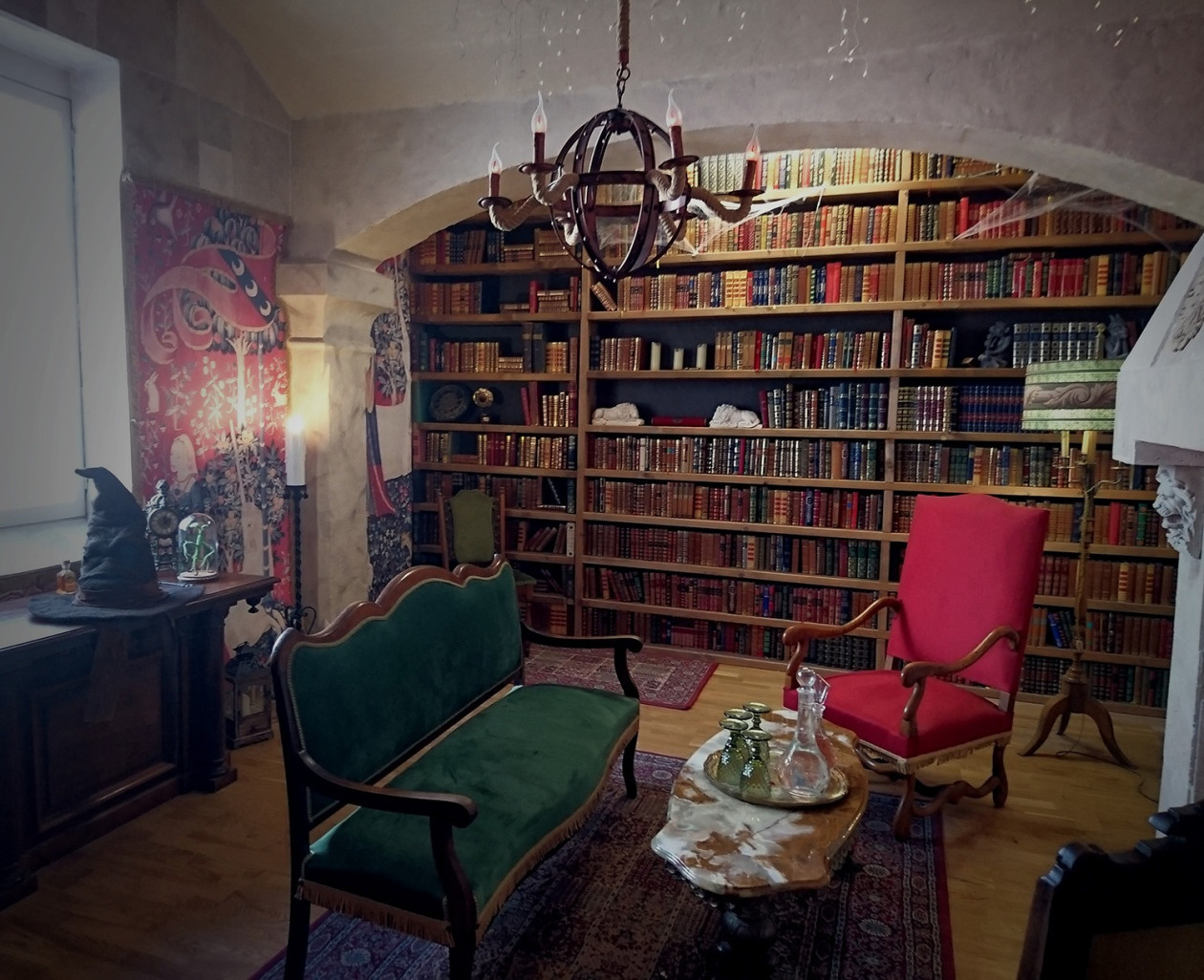 "La Onzième Heure" propose des escape games avec une décoration élégante.