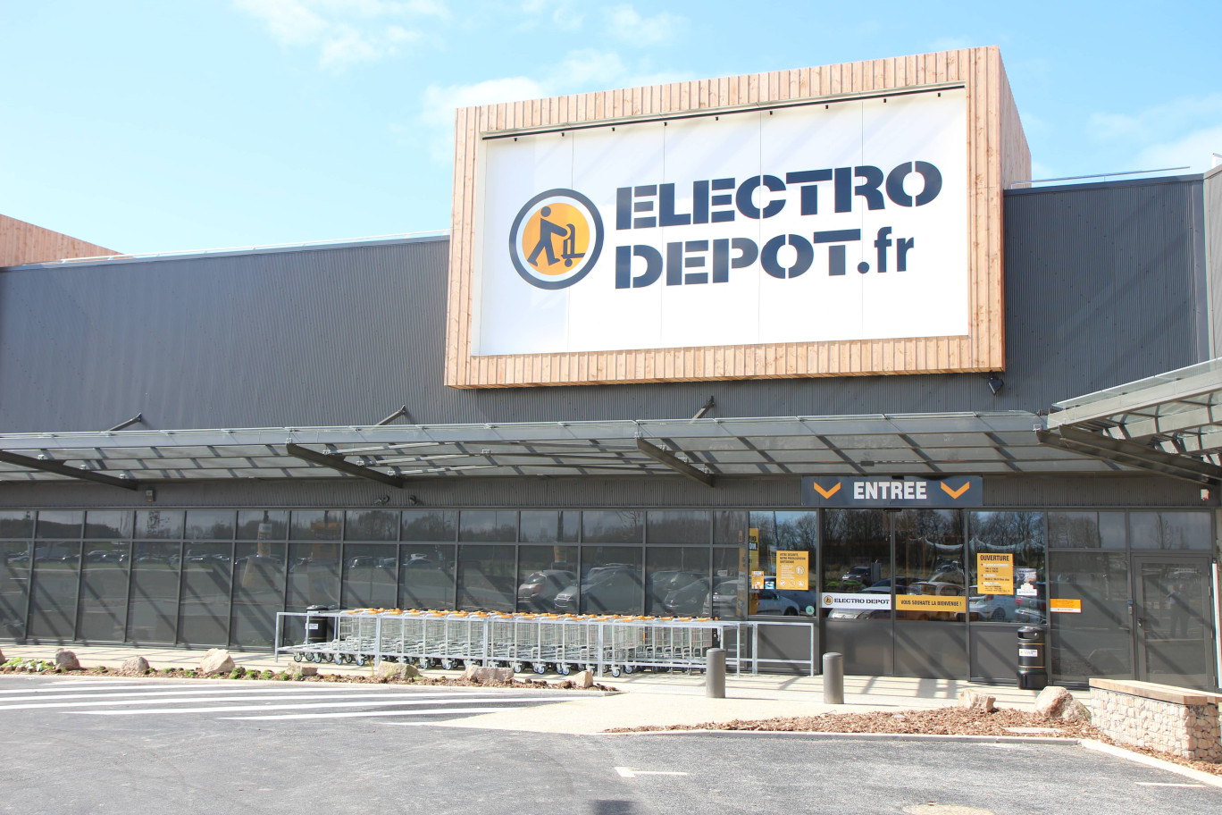 Electro Dépôt a 83 magasins en France.