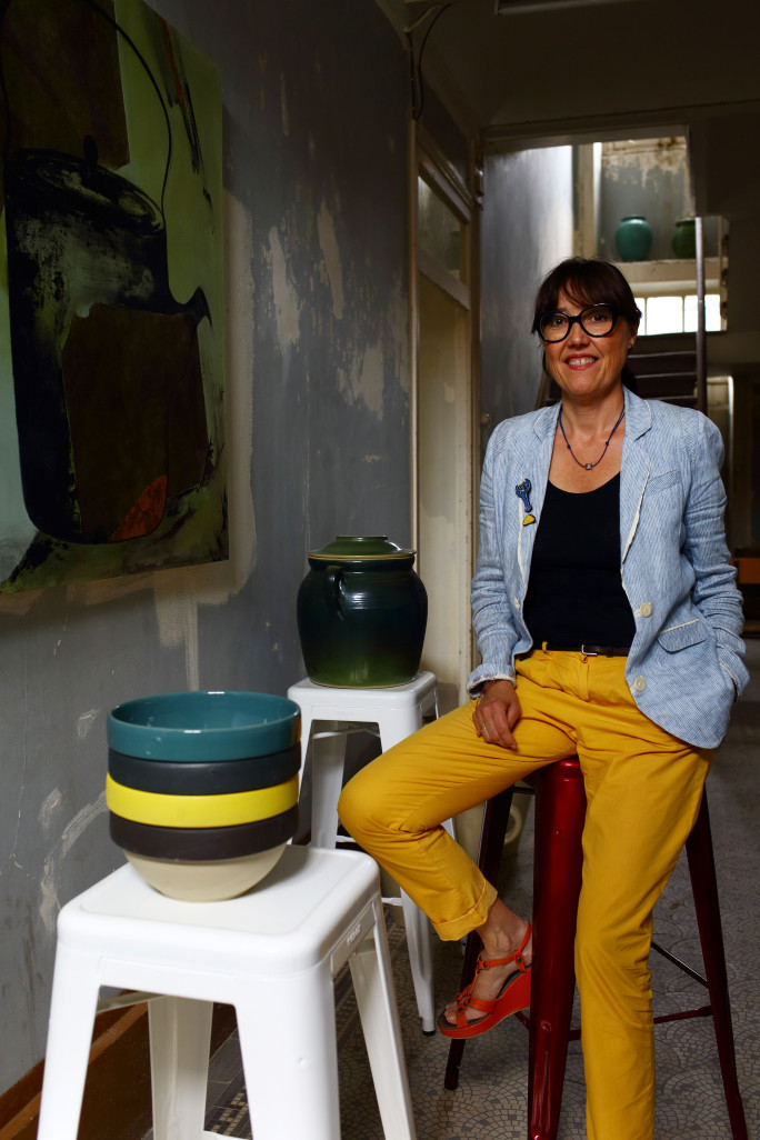 Corinne Jourdain Gros, directrice de la Manufacture de Digoin, exerce le métier de ses rêves et maintient plus de 140 ans de savoir-faire. (Manufacture de Digoin)