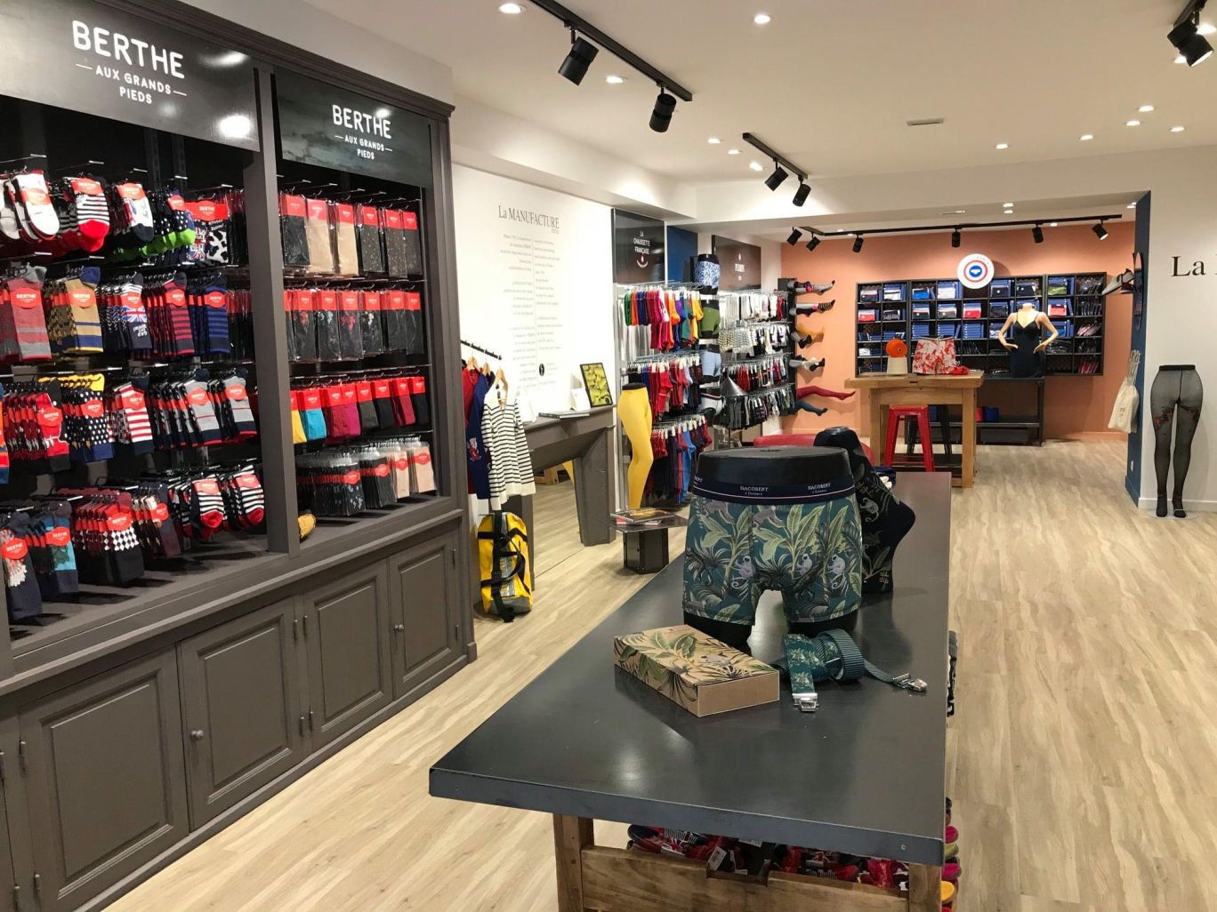La Manufacture Perrin a ouvert une nouvelle boutique rue piétonne.