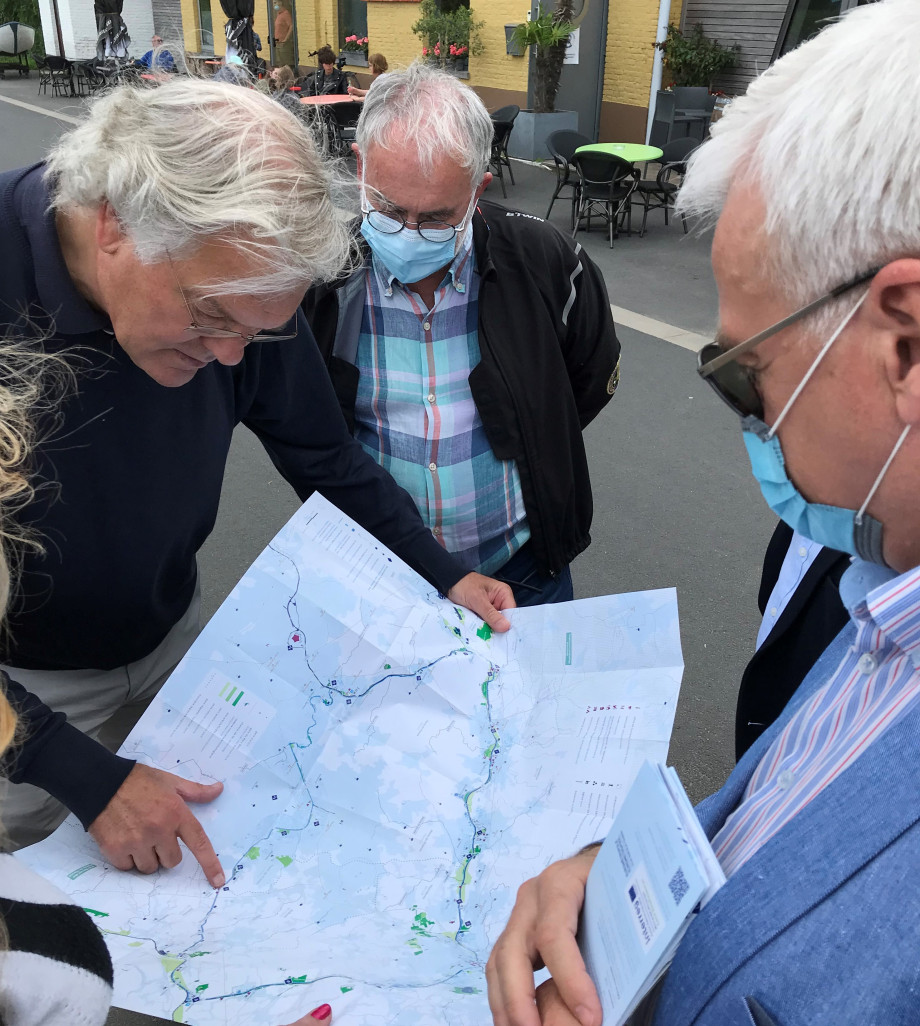 L'ancien ministre belge Stefaan De Clerck, vice-président de l'Eurométropole, a effectué les 90 kilomètres du parcours, carte à la main. (@Alehteia Press / Benoît Dequevauviller)