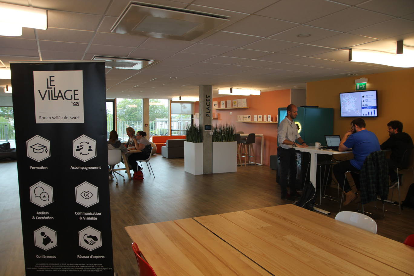 Les trois start-up emménageront au sein du hangar 107 pour 24 mois. (© Aletheia Press / Benoit Delabre)